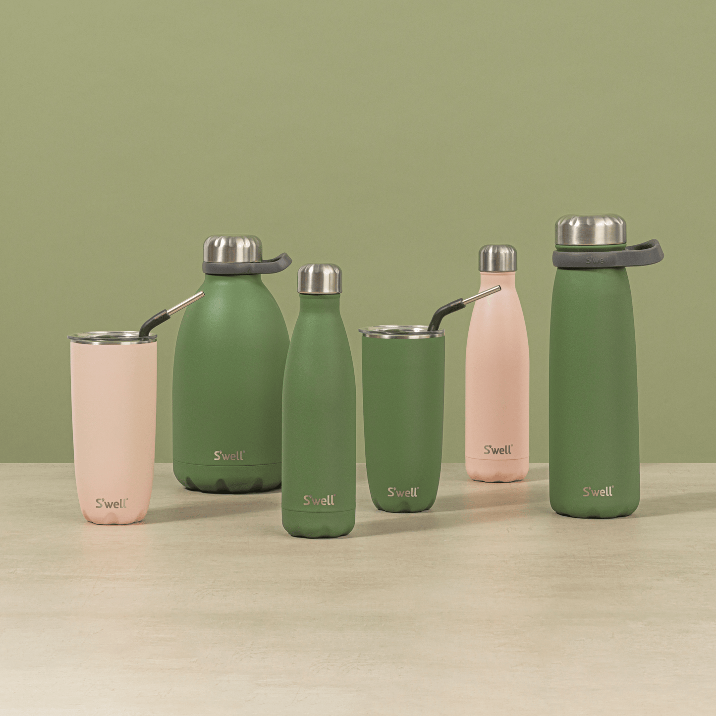 roamer-64oz-q1 Swell-64oz-GreenJasper-Roamer-Lifestyle.png