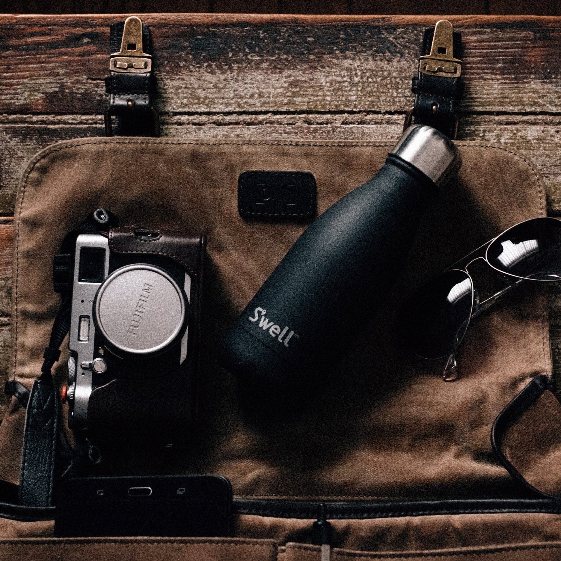 original-bottle-9oz-h2 Swell-Water-Bottle-9oz-Black-Onyx-LifeStyle.jpg