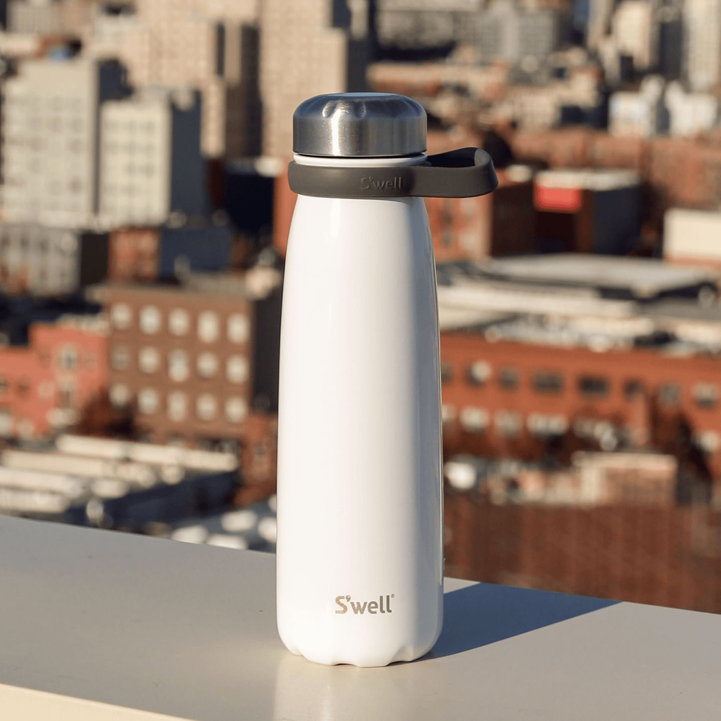 traveler-40oz-e6 Swell-Water-Bottle-Traveler-40oz-White-Angel-Food-Lifestyle.png